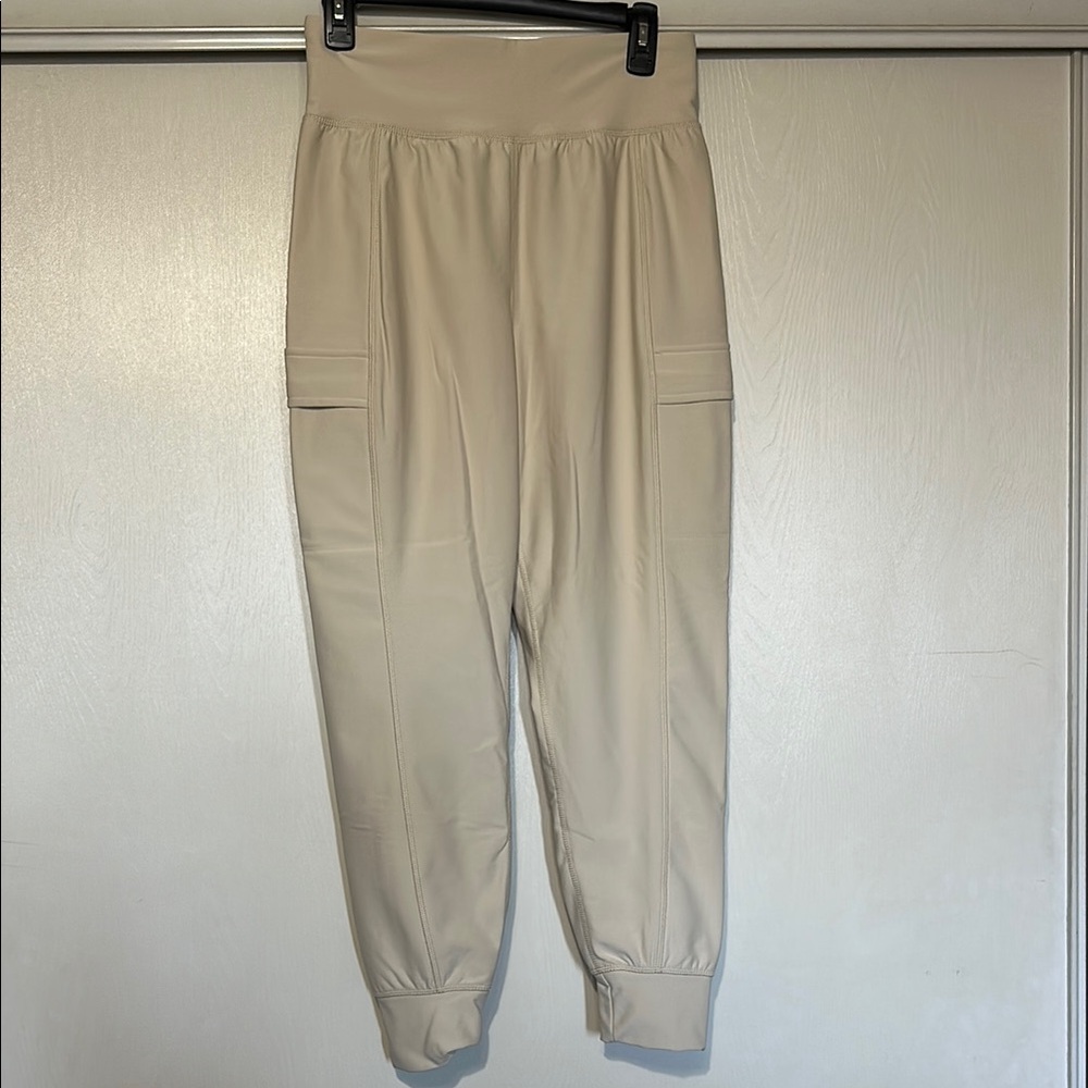 🆕Old Navy Women’s Beige High-Waisted Jogger Pants M